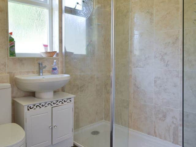 Shower room | Westville by the Stream, Rosecraddoc, near Liskeard