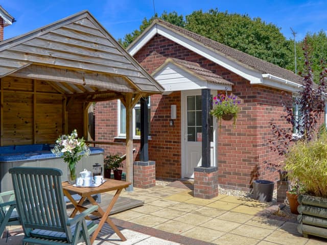 Wonderful holiday home with an enclosed courtyard garden and hot tub | Greenhaven Lodge, Rackheath, near Wroxham
