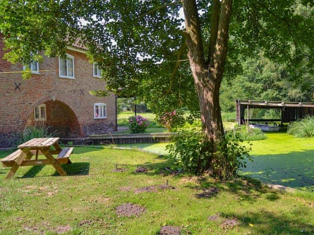 Ample mooring space and a dinghy | The Wherry Arch, Irstead, Norwich