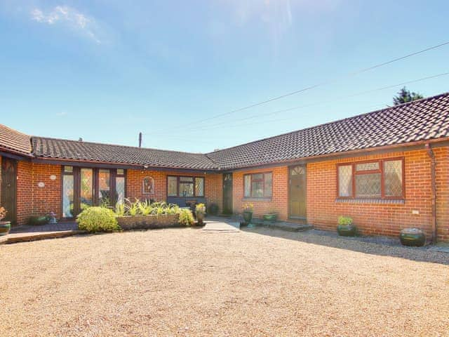 Attractive semi-detached bungalow | Irenic Lodge - Irenic Lodges, Hamble