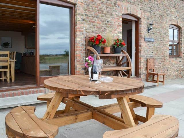 Sitting out area | The Granary - Brockholme Barns, Hornsea