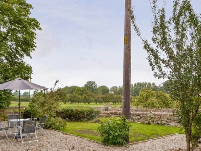 Gravelled patio area with outdoor furniture | Townend Cottage, Soulby, near Kirkby Stephen