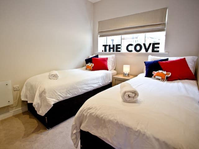 Twin bedroom | Curlew 2 - The Cove, Brixham