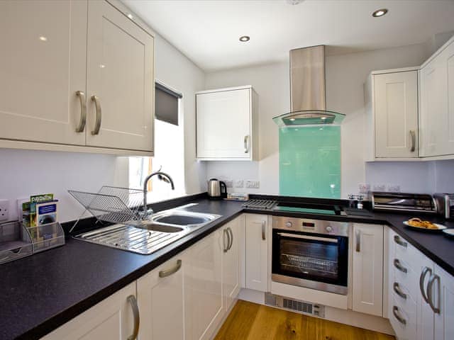 Kitchen | Lapwing 4 - The Cove, Brixham