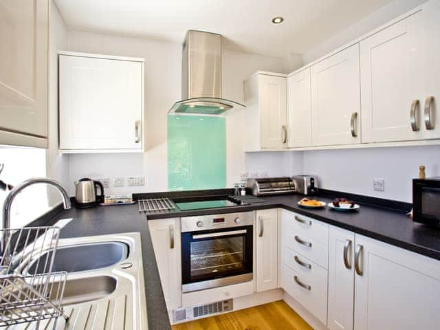 Kitchen | Lapwing 4 - The Cove, Brixham