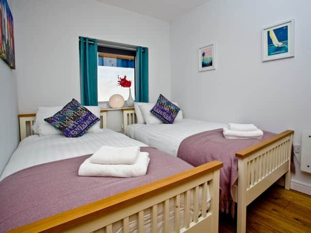 Twin bedroom | Lapwing 4 - The Cove, Brixham