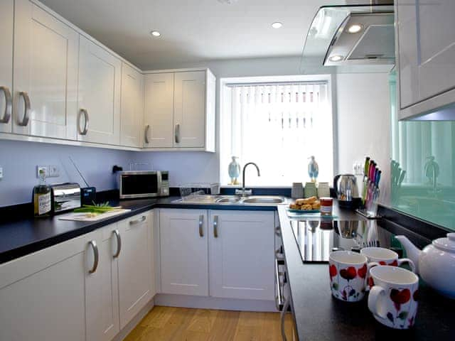 Kitchen | Osprey 4 - The Cove, Brixham