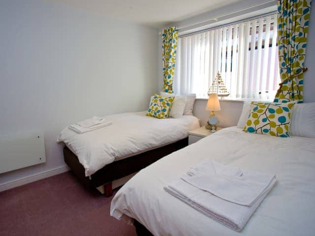 Twin bedroom | Osprey 4 - The Cove, Brixham