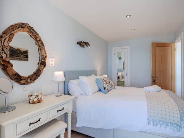 Double bedroom | Puffin 1 - The Cove, Brixham