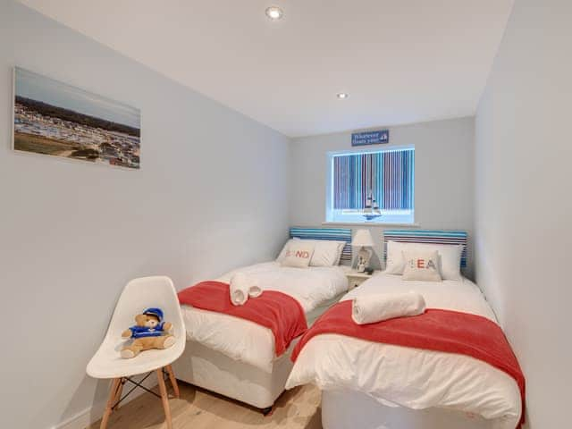 Twin bedroom | Puffin 1 - The Cove, Brixham