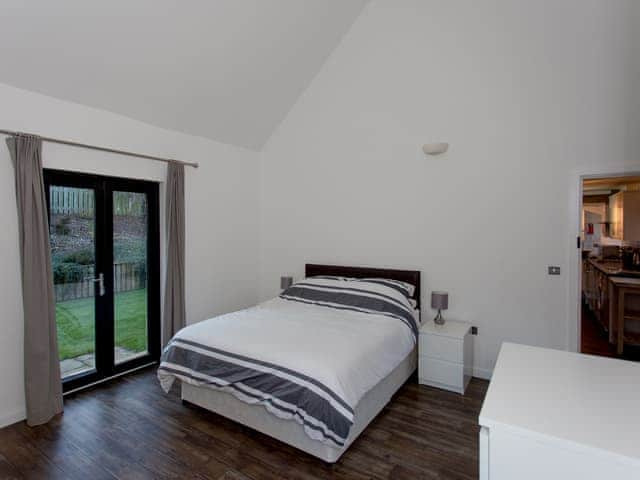 Double bedroom | Willow Barn - Fernhill Farms, Ryde