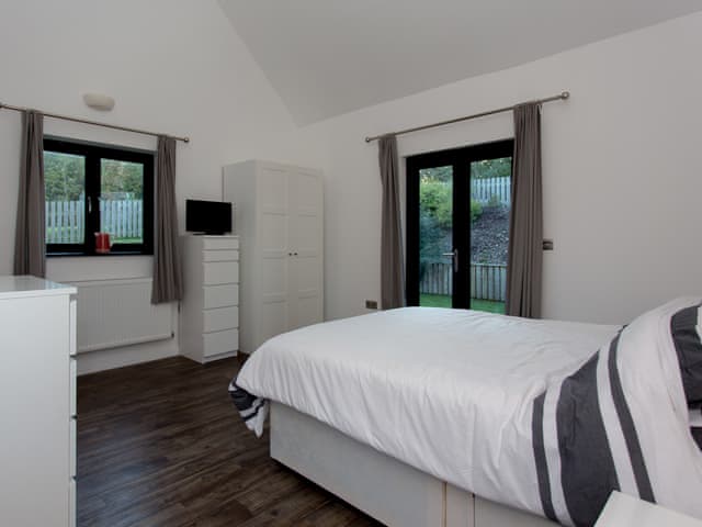 Double bedroom | Willow Barn - Fernhill Farms, Ryde