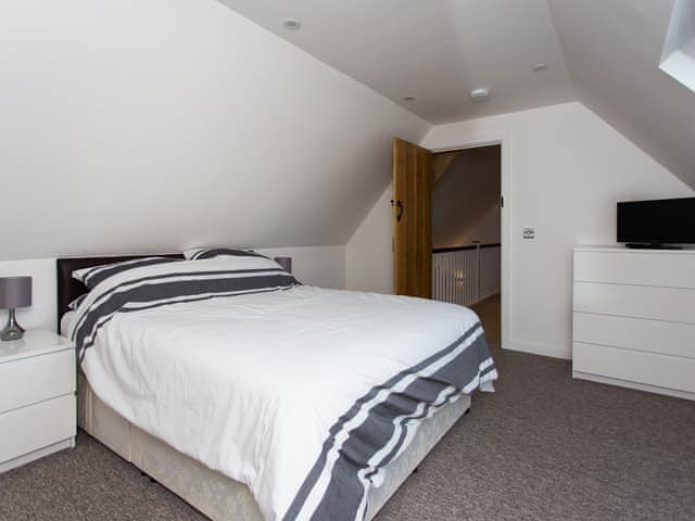 Double bedroom | Willow Barn - Fernhill Farms, Ryde