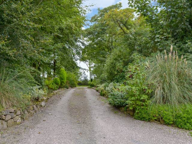 Driveway | Heath Farm Cottages - Cowslip - Heath Farm , Bradworthy, near Hartland