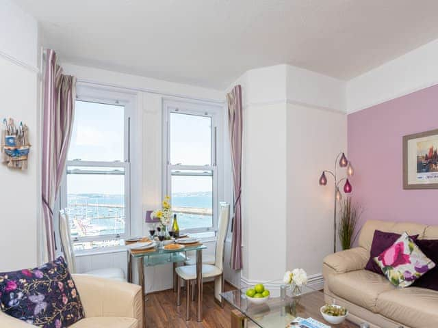 Glorious high-ceilinged living space | The Seahorse - Harbour Lights, Brixham