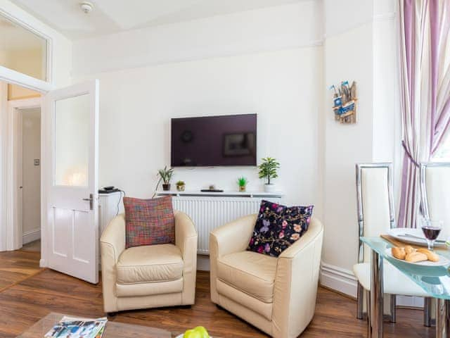 Cosy and comfortable living area | The Seahorse - Harbour Lights, Brixham