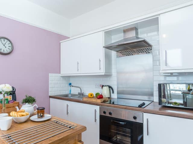 Delightful well-equipped modern kitchen | The Seahorse - Harbour Lights, Brixham