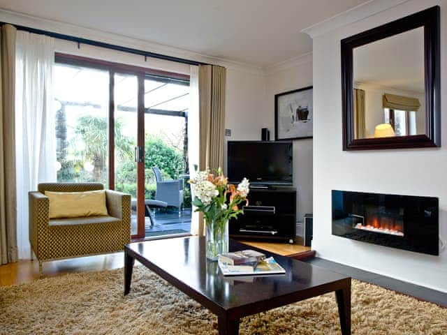 Cosy living area with doors to the decking | Honeysuckle - Woodland Retreat, Wadebridge