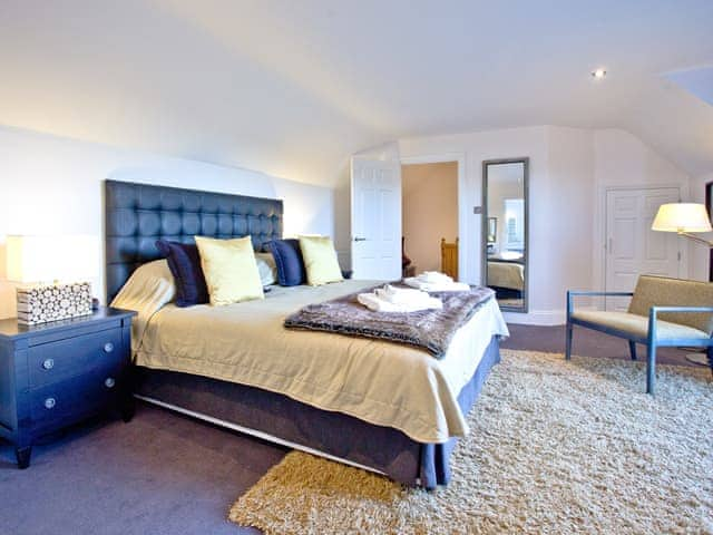 Lovely large bedroom | Honeysuckle - Woodland Retreat, Wadebridge