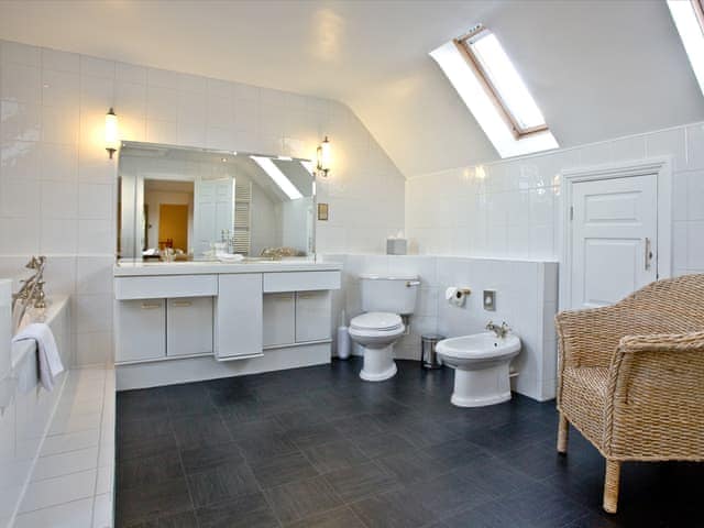 Large en-suite | Honeysuckle - Woodland Retreat, Wadebridge