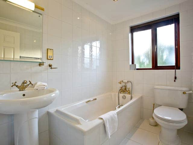 Bathroom with shower attachment | Honeysuckle - Woodland Retreat, Wadebridge