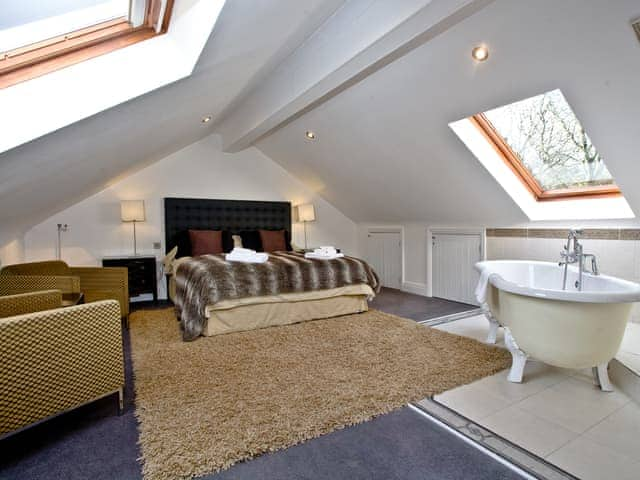 Romantic bedroom under the eaves | Rose - Woodland Retreat, Wadebridge