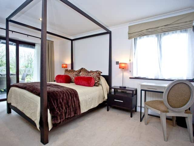 Romantic four poster bedroom | Rose - Woodland Retreat, Wadebridge