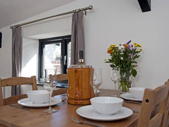 Dining Area | Lacewood Barn - Fernhill Farms, Ryde