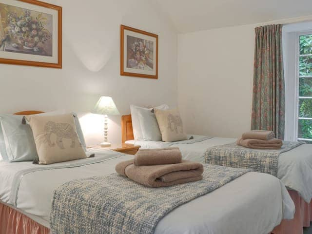 Comfy twin bedroom | Granny&rsquo;s Cottage - Lanwithan Cottages, Lostwithiel