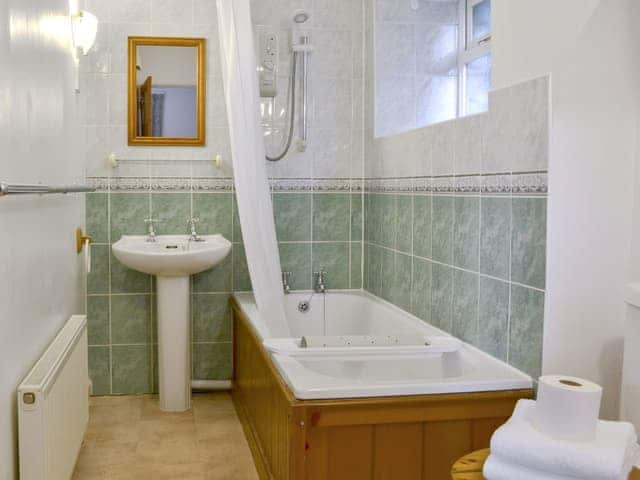 Bathroom | Granny&rsquo;s Cottage - Lanwithan Cottages, Lostwithiel