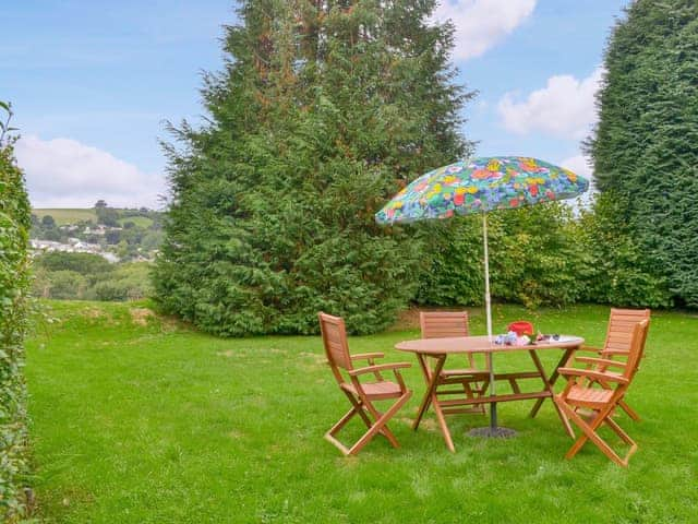 Large lawned garden | Granny&rsquo;s Cottage - Lanwithan Cottages, Lostwithiel