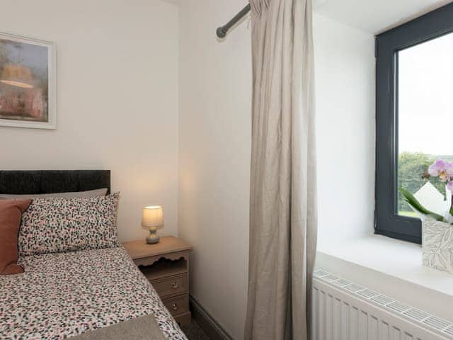 Tranquil bedroom with kingsize bed | Moorgate Cottage - Moorgate Farm, Kelbrook, near Barnoldswick