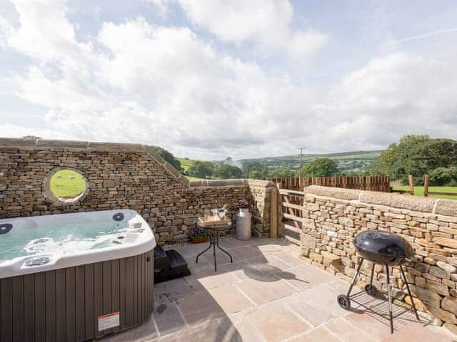 Private hot tub | Moorgate Cottage - Moorgate Farm, Kelbrook, near Barnoldswick