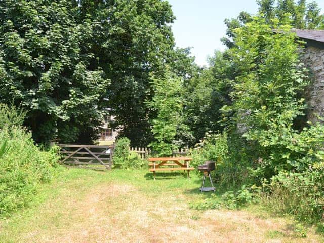 Mature garden with outdoor furniture and BBQ | Great Meadow - Sherrill Farm Holiday Cottages, Dunterton, near Tavistock