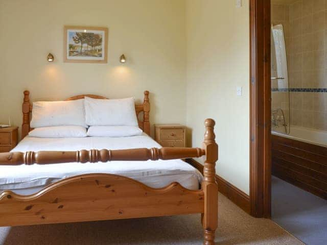 Second double bedroom with en-suite bathroom | Chestnut House - Sherrill Farm Holiday Cottages, Dunterton, near Tavistock