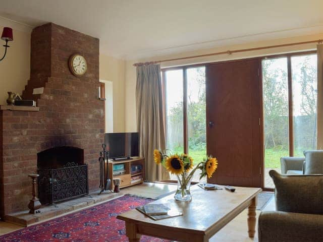 Light and airy living room | The Coach House, Bromeswell, Woodbridge