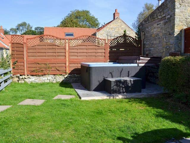 Private hot tub | Daisy Cottage - Sands Farm Cottages, Wilton near Pickering