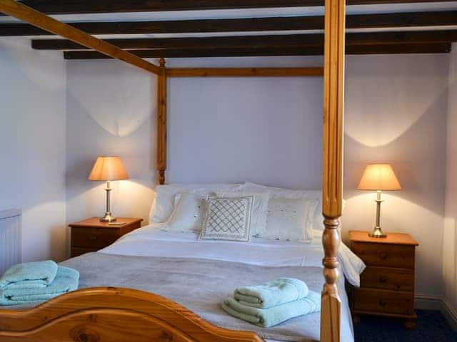 Master bedroom with four poster bed | Honeysuckle Cottage - Sands Farm Cottages, Wilton near Pickering