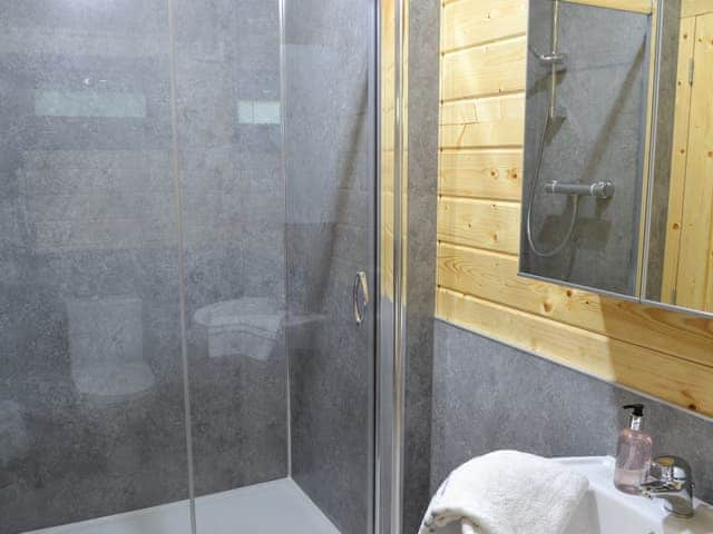 En-suite shower room | Trelispen Lodge, Perran Downs, near Marazion