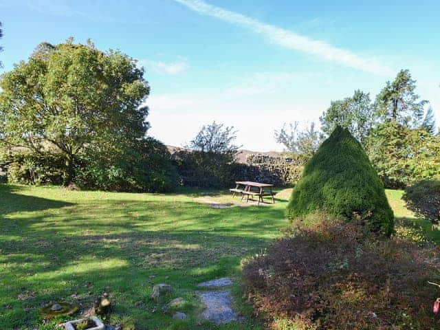 Picnic style seating in the garden | Birkerthwaite Cottage - Birkerthwaite Cottages, Eskdale