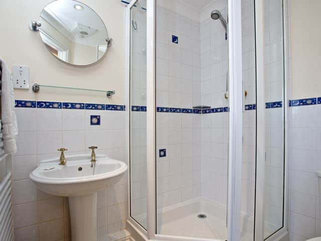 En-suite | 42 Moorings Reach - Moorings Reach, Brixham