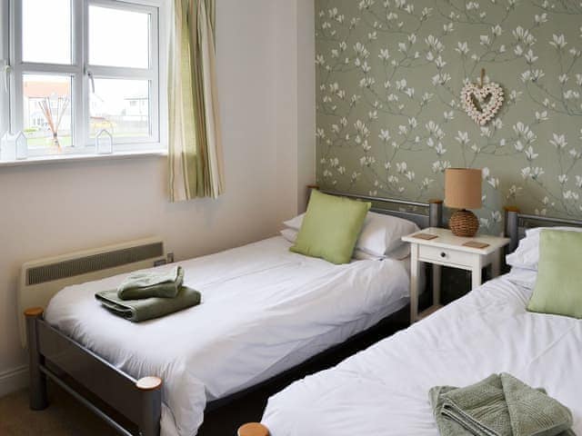 Attractive twin bedroom | Sandy Toes, Beadnell, near Alnwick