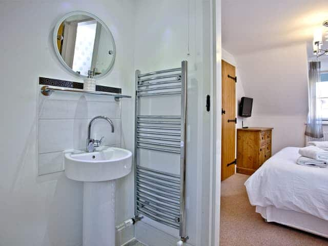 En-suite | Pebble Beach Cottage, West Lulworth