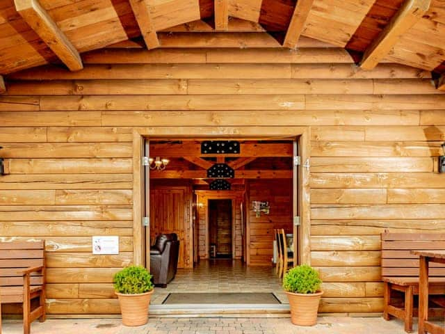 Exterior | Lake View Lodges, Old Leake, near Boston