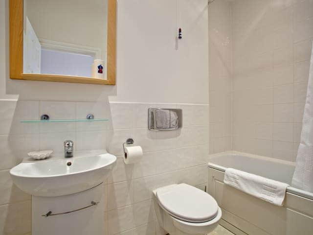 Bathroom | Quay House - Seashore, Newquay