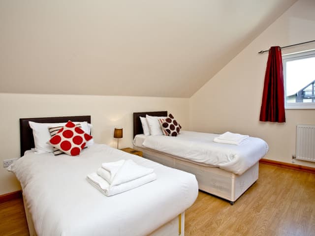 Twin bedroom | Cedar Lodge - Retallack, St Columb