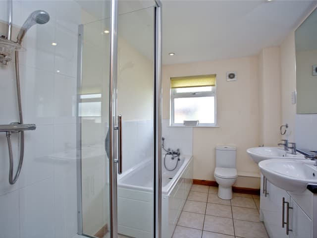 Bathroom | Cedar Lodge - Retallack, St Columb
