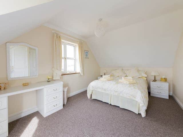 Master bedroom | 2 Seabreeze Cottages, Brightstone