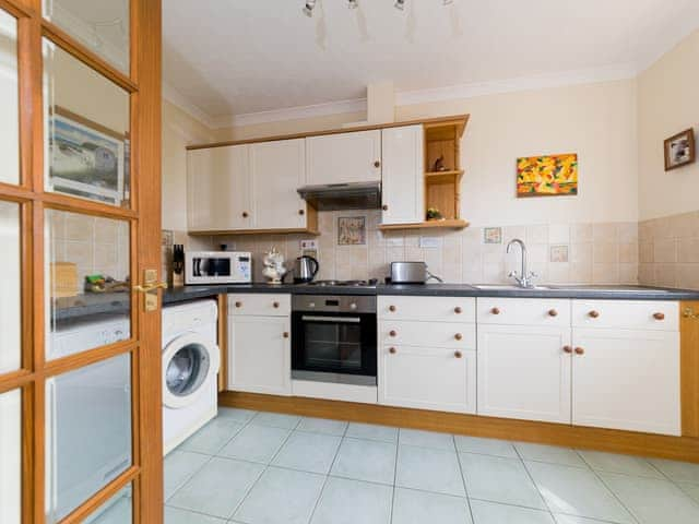 Kitchen | 2 Seabreeze Cottages, Brightstone