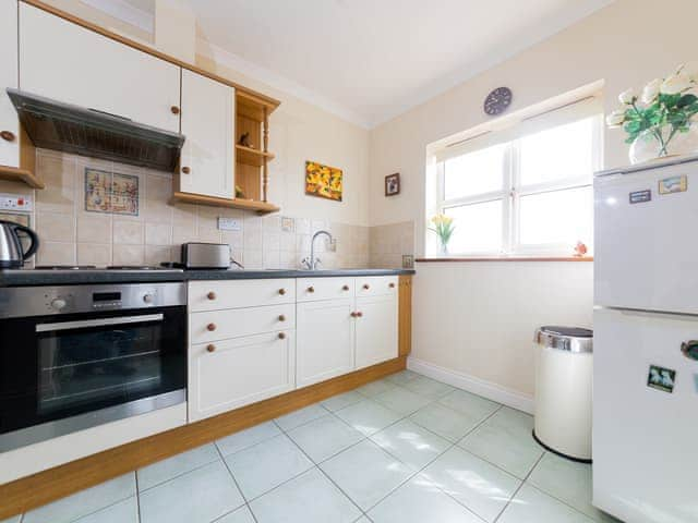 Kitchen | 2 Seabreeze Cottages, Brightstone